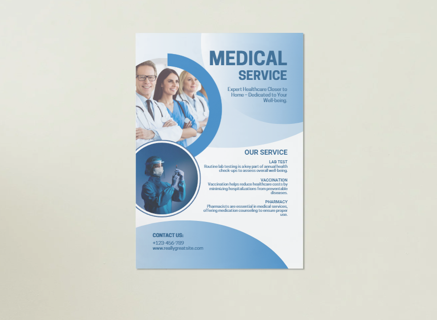 Medical Service zorgflyer met circulaire fotokaders en blauwe tinten